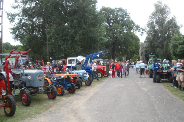 Traktorentreffen beim Dorffest in Groß Mehßow