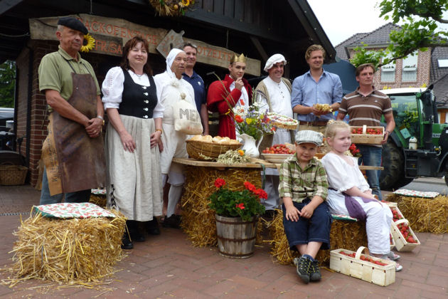 Impressionen vom Erdbeerfest am Holzbackofen in Schwante